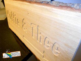 Houten plank restaurant gegraveerd